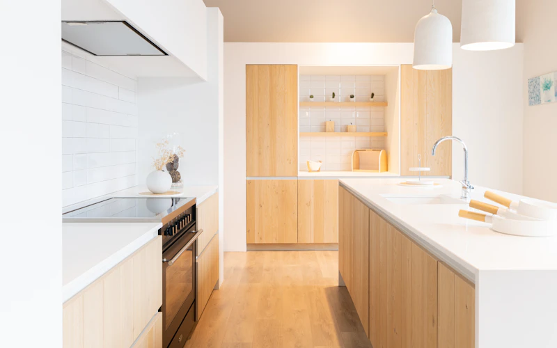 Scandinavische fineer keuken met inductie fornuis