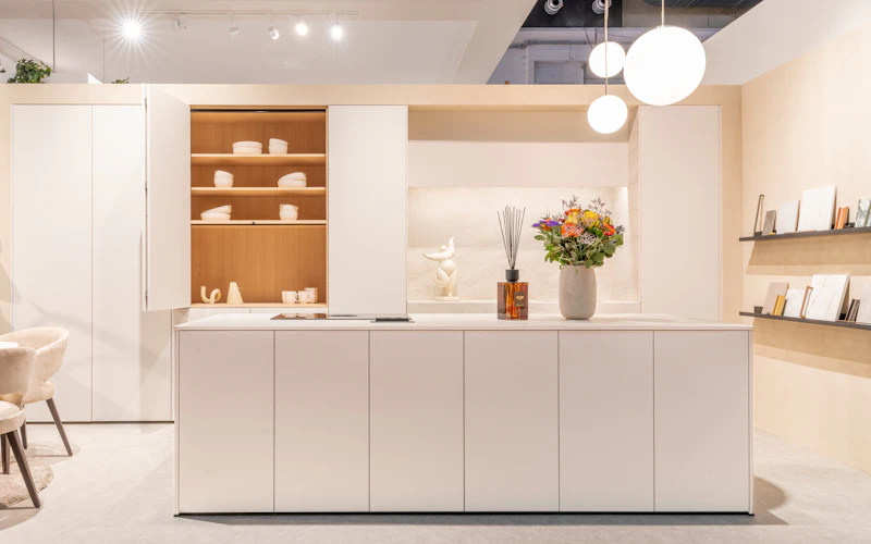 Moderne Japandi keuken met keramiek werkblad