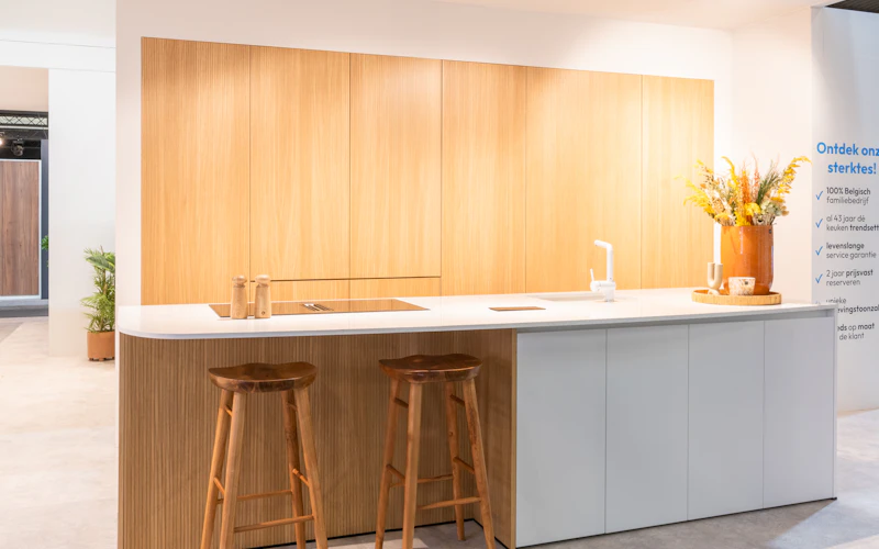 Witte Ibiza keuken met composiet werkblad