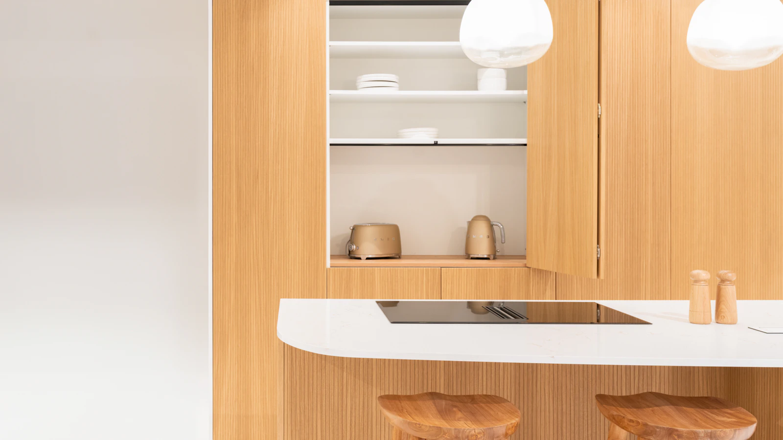 Moderne Ibiza keuken met vouwdeur