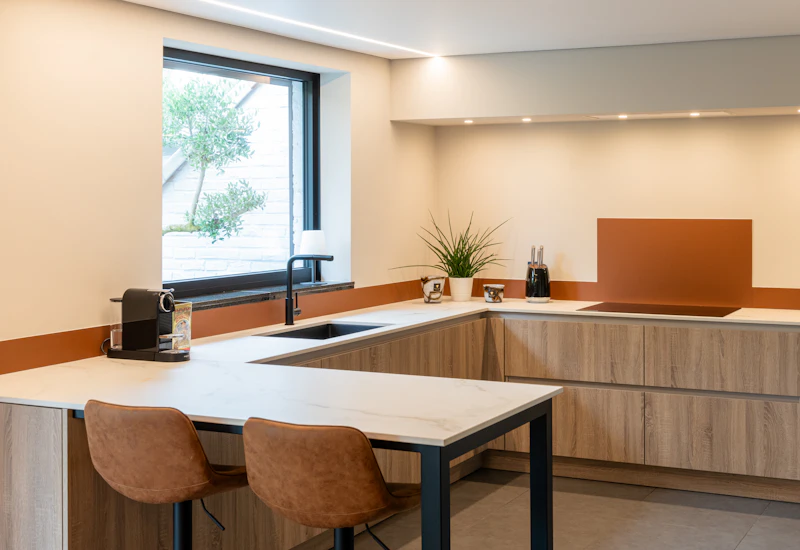 Moderne witte keuken